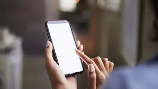 Специалист рассказал, что нужно каждый месяц удалять из смартфона