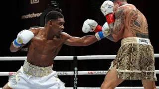 Бывшие соперники Головкина провели скучный бой