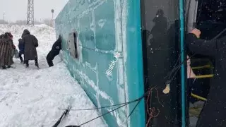 Пассажирский автобус опрокинулся в кювет в Карагандинской области