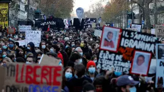 Францию охватили массовые беспорядки из-за запрета снимать полицейских