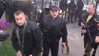 Неизвестное видео с участием вооруженного автоматом Лукашенко выложили в Сеть