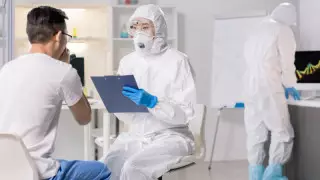 Самых опасных распространителей COVID-19 назвал российский врач