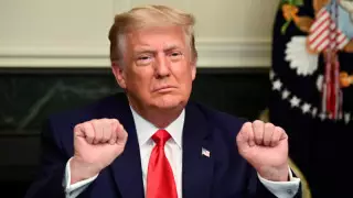 Трамп заявил, что выигрывает выборы