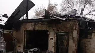 Дом "танцующей бабушки" сгорел в Алматы: жилья лишились 8 человек