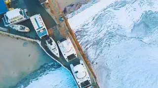 Обледеневший Каспий. Автор роликов с фламинго и лебедями поделился новым видео