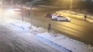 Полицейские приняли на себя удар лихача и спасли пешеходов