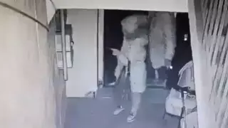 Попытка изнасилования в подъезде дома в Шымкенте попала на видео