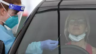 В Австралии усомнились в опасности нового штамма COVID-19