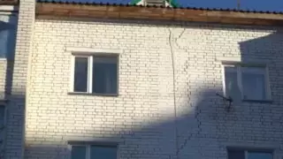 В "разваливающейся" новостройке живут жители Уральска