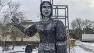 Страшно "красивый" памятник Аленке хотят продать с аукциона в России