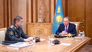 Назарбаев принял министра обороны