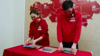 Скандальным российским депутатам отправили шоколад с картой Казахстана