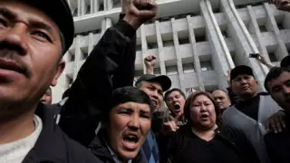 В Кыргызстане учителя вышли на митинг