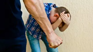 Россиянин избил ребенка и оставил его босым на 30-градусном морозе