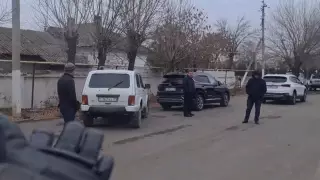 Блогеров возмутили дорогие авто "слуг народа" в Туркестанской области