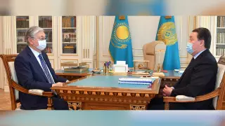 Мамин отчитался Токаеву о ситуации с коронавирусом в Казахстане