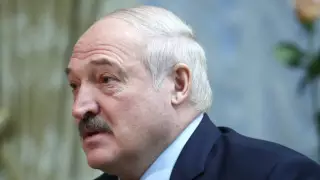 Лукашенко про Зеленского: C колена бы с ним не здоровался