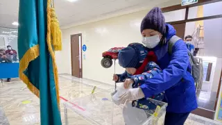 Жители Нур-Султана активно голосуют на выборах