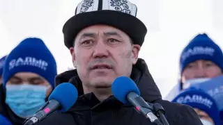 Садыр Жапаров лидирует на выборах президента Кыргызстана