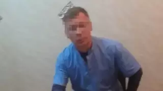 "Он же умрет на морозе". Карагандинец записал на видео конфликт с врачом