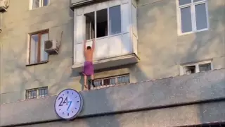 Висящий на балконе "любовник" в Алматы оказался пранкером