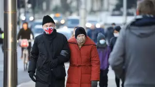 Британские магазины просят помощи из-за приспускающих маски посетителей