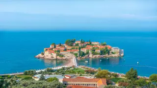 Черногория отменила ПЦР-тесты для туристов