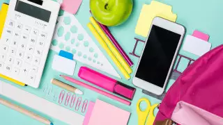 Запрет смартфонов в школах: в министерстве ответили на рассылку