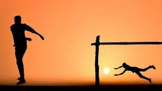 "Поиграем солнцем в футбол". 16 фотоисторий с закатными силуэтами