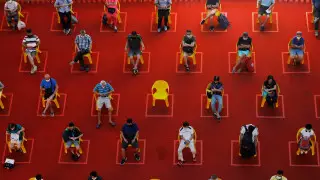 Социальную дистанцию предложили увеличить ученые