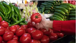 Россия заявила об опасности томатов и перца из Казахстана и запретила их поставки