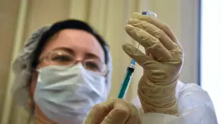 Россиян начали массово вакцинировать от коронавируса
