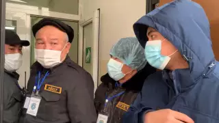 Скандально известных блогеров силой выгнали из больницы Талгара