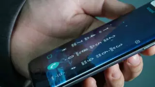 Украл телефон и писал друзьям. Казахстанка в Украине стала жертвой мошенника