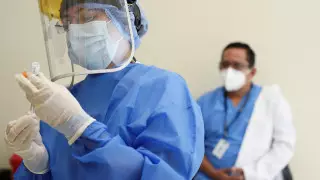 "Вакцины против COVID-19 неэффективны": новый фейк обсуждают в Казнете