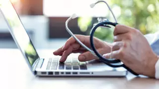 Зачем вводится электронный паспорт вакцинации, ответили в Минздраве