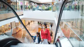 Работу ТРЦ запретили в выходные в Алматы