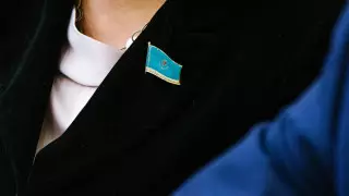 О золотых значках для депутатов спросили Айдоса Сарыма