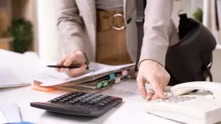 Главный налоговик Казахстана ответил на критику Антикора