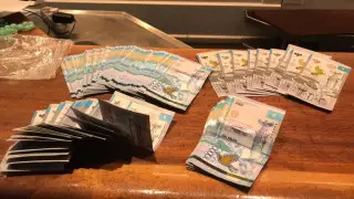 Карагандинцу вернули почти 2 миллиона тенге, забытые в поезде