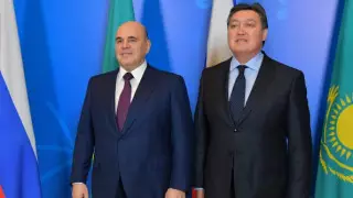 Премьер-министр России прилетел в Алматы