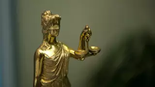 Судью задержали с поличным в Карагандинской области