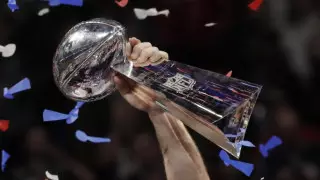 Стали известны победители Супербоула