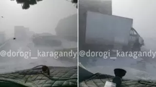 Пять автомобилей столкнулись на трассе Нур-Султан - Караганда: два человека госпитализированы