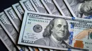 Курс доллара незначительно снизился