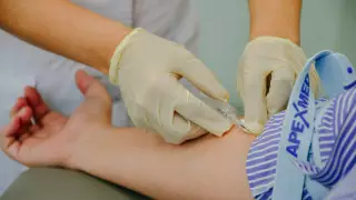 Қазақстанда 13 мыңнан аса медицина қызметкері вакцина салдырды