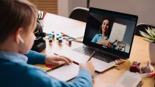 "Когда нам учить детей?": карагандинские учителя пожаловались в Сети