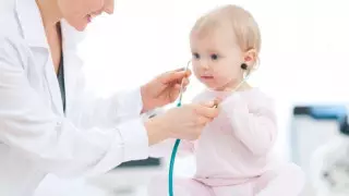 "Жалақысы төмен, жауапкершілігі жоғары". Сенатор балалар дәрігерлері тапшылығын айтты