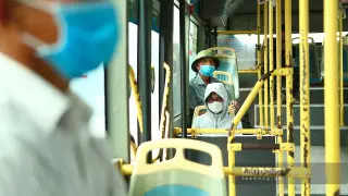 Вакцинированные все еще могут быть переносчиками коронавируса - биолог