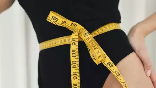 Британских госслужащих заставили измерить объем талии перед выходом в офис